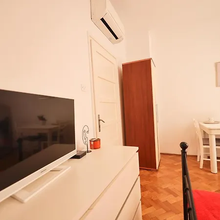 Cozy Studio In City Centar Stosija Apartment *