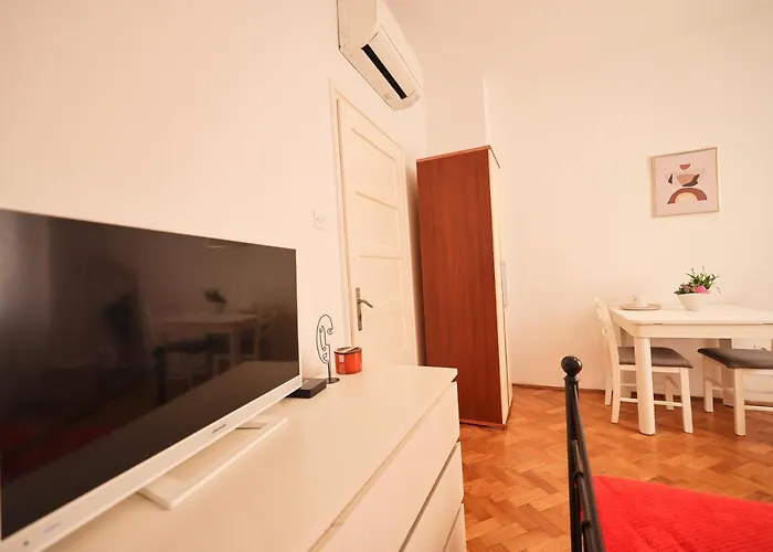 Cozy Studio In City Centar Stosija Daire *
