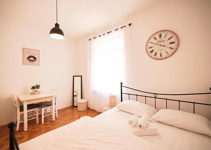 Daire Cozy Studio In City Centar Stosija