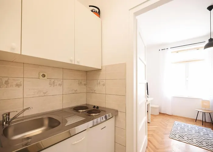 Cozy Studio In City Centar Stosija Daire *