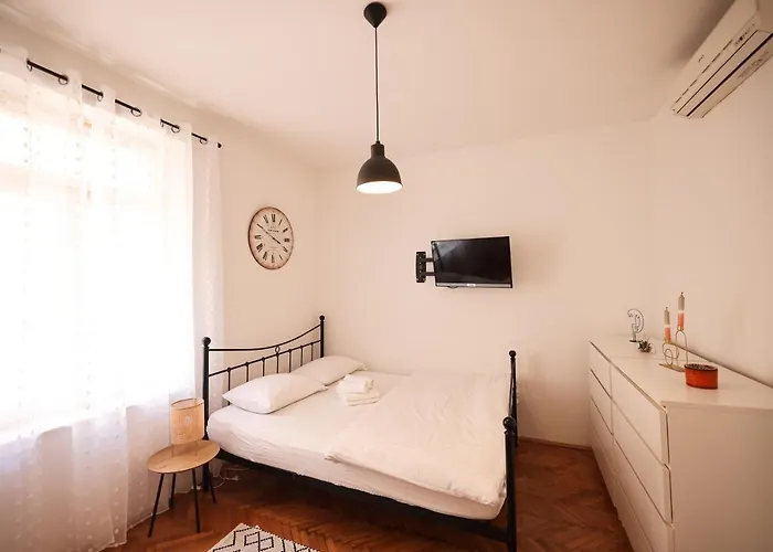 Cozy Studio In City Centar Stosija Daire