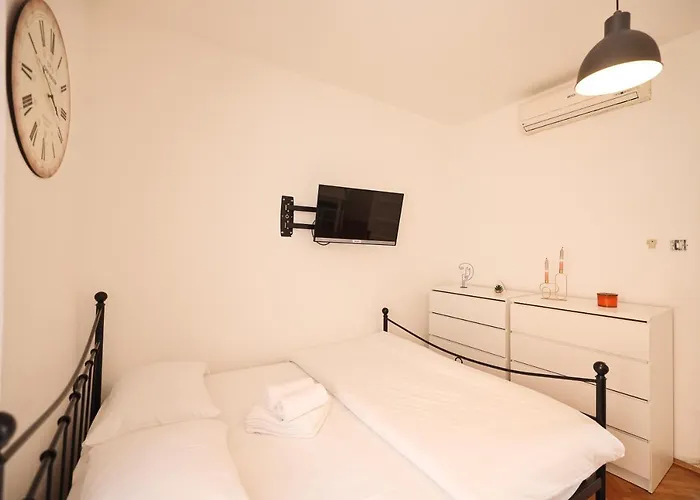 Cozy Studio In City Centar Stosija Daire *